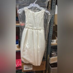 Elegant ivory flower girl Dress with Pearl Detail brand new size 6